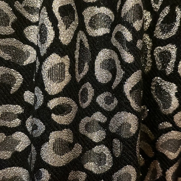 ✨Like New Gianni Bini Black & Gold Skirt✨ - Picture 2 of 5